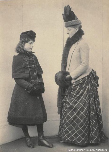 Молодые дамы на старинных фотографиях