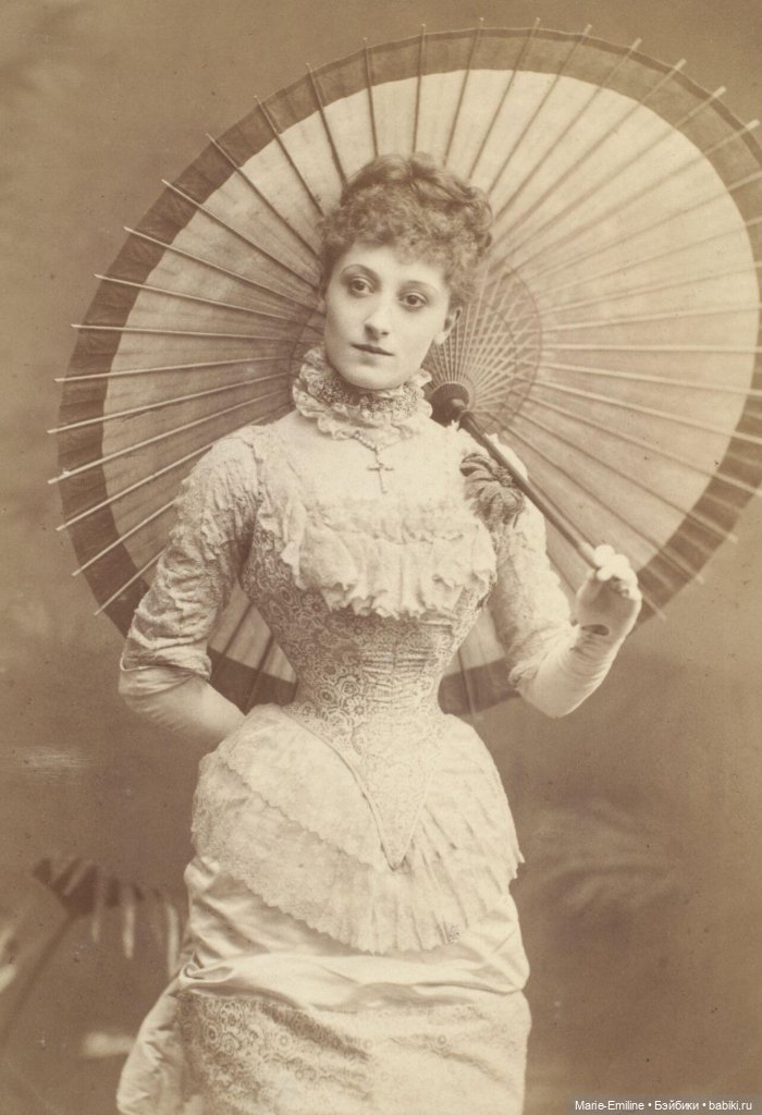 Молодые дамы на старинных фотографиях (фото 9)