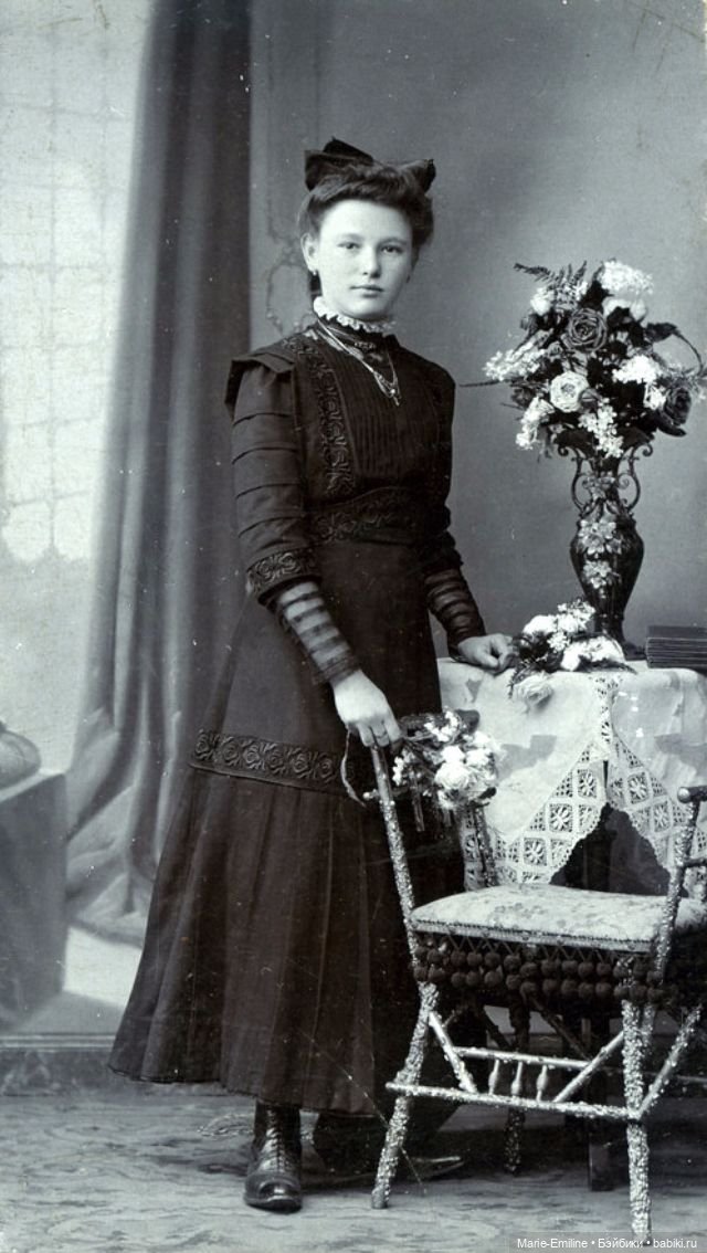 Молодые дамы на старинных фотографиях