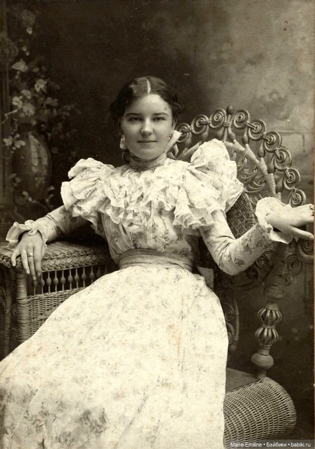 Молодые дамы на старинных фотографиях