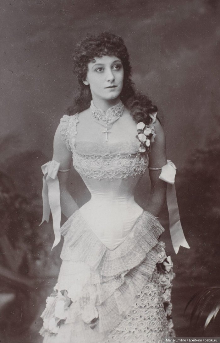 Молодые дамы на старинных фотографиях (фото 8)