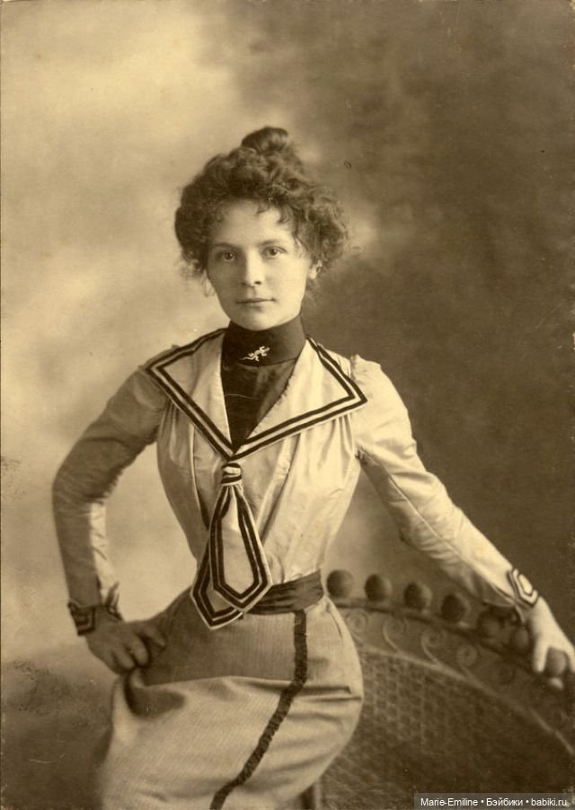 Молодые дамы на старинных фотографиях