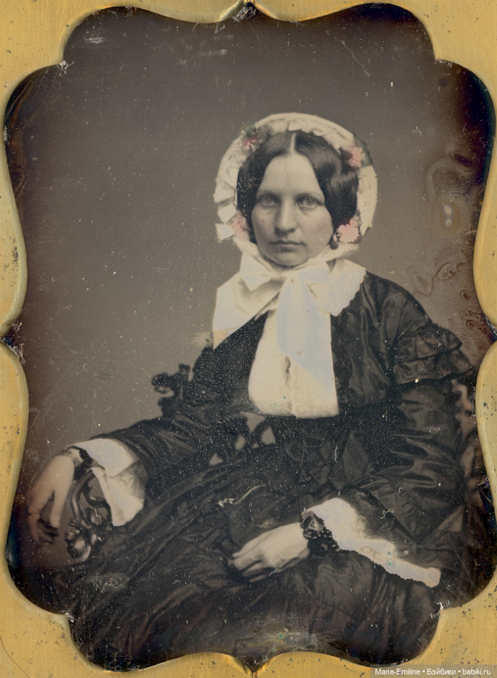 Молодые дамы на старинных фотографиях