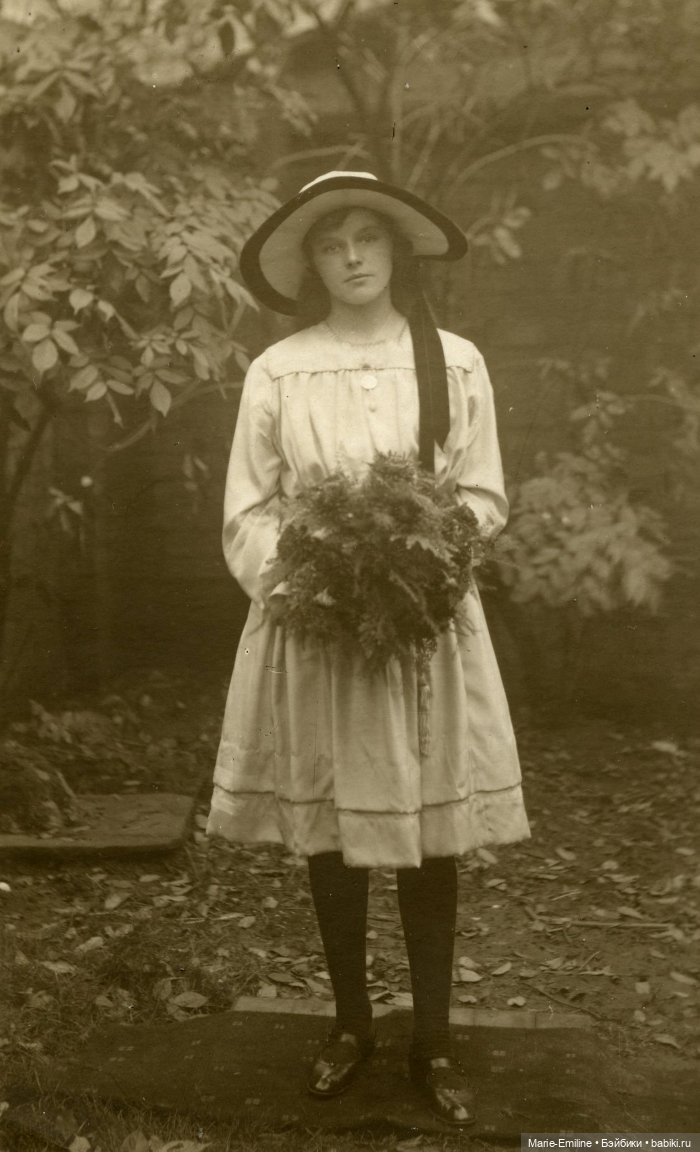 Молодые дамы на старинных фотографиях