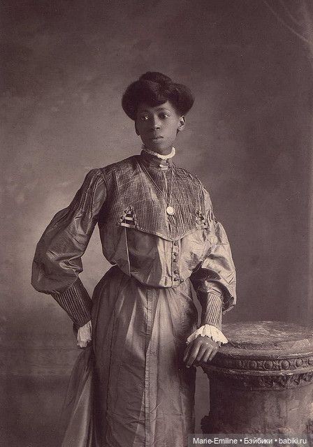 Молодые дамы на старинных фотографиях