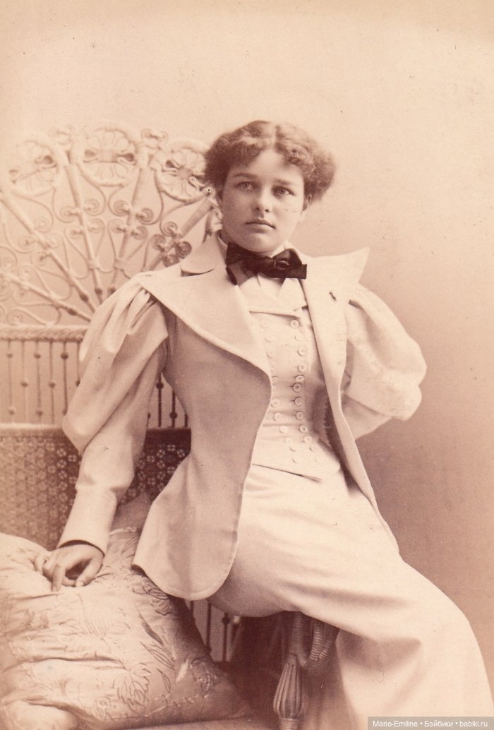 Молодые дамы на старинных фотографиях