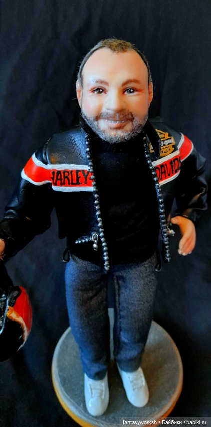 "Верхом на Харлее" авторская портретная кукла Натальи Игнатьевой (фото 2)