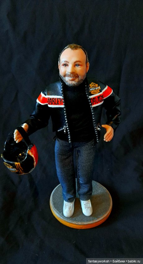 "Верхом на Харлее" авторская портретная кукла Натальи Игнатьевой (фото 3)
