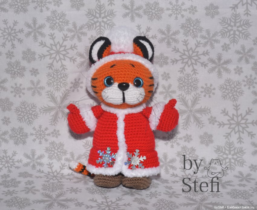 А вот и дедуля к Снегурке связался. Символ 2022