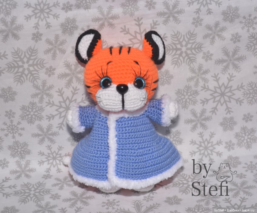 Добавила я шубку Снегурочке