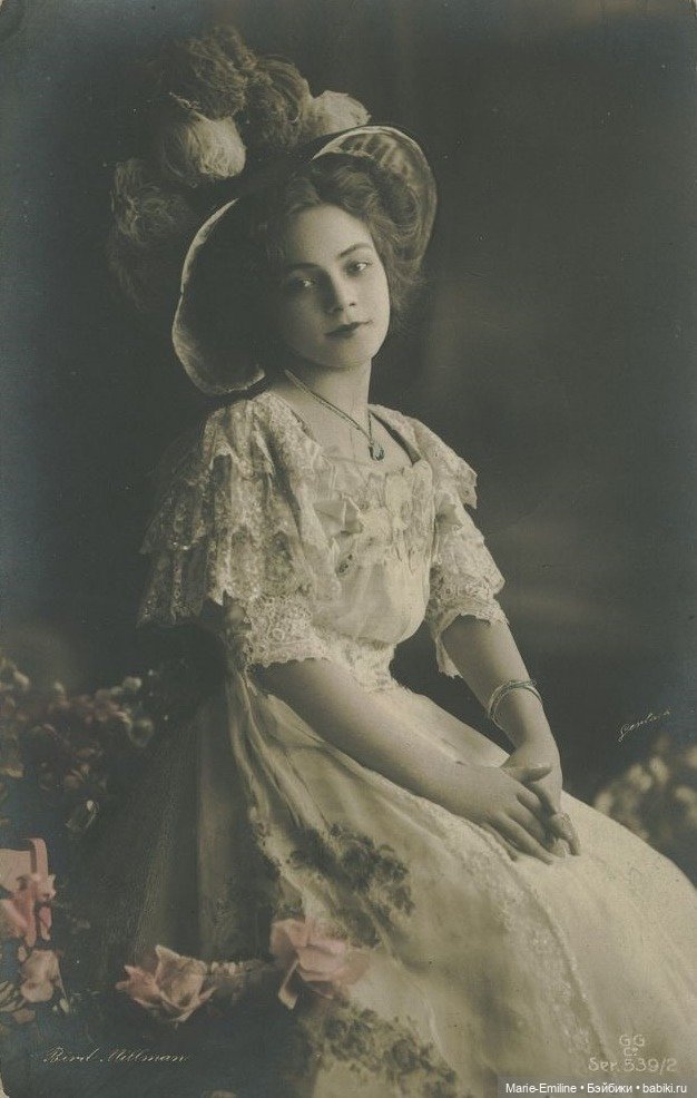 Молодые леди из прошлого — Всё об антикварных куклах: история