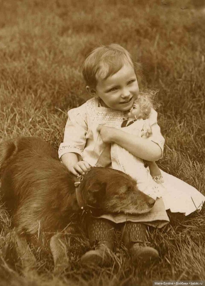 Дети с игрушками и без. Старинные фотографии