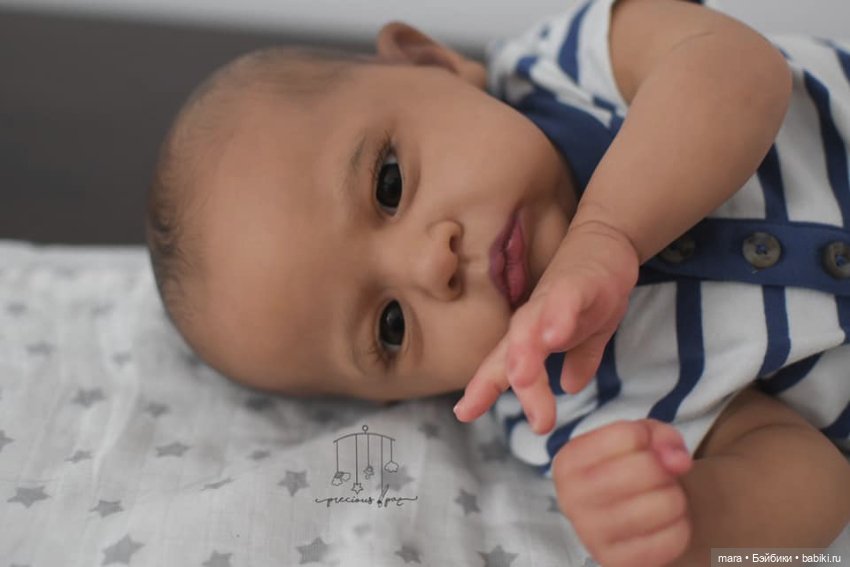 Cameron скульптора Laura Tuzio Ross, автор прототипа Holly Paz