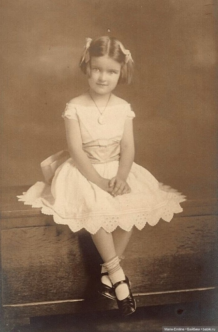 Дети с игрушками и без. Старинные фотографии