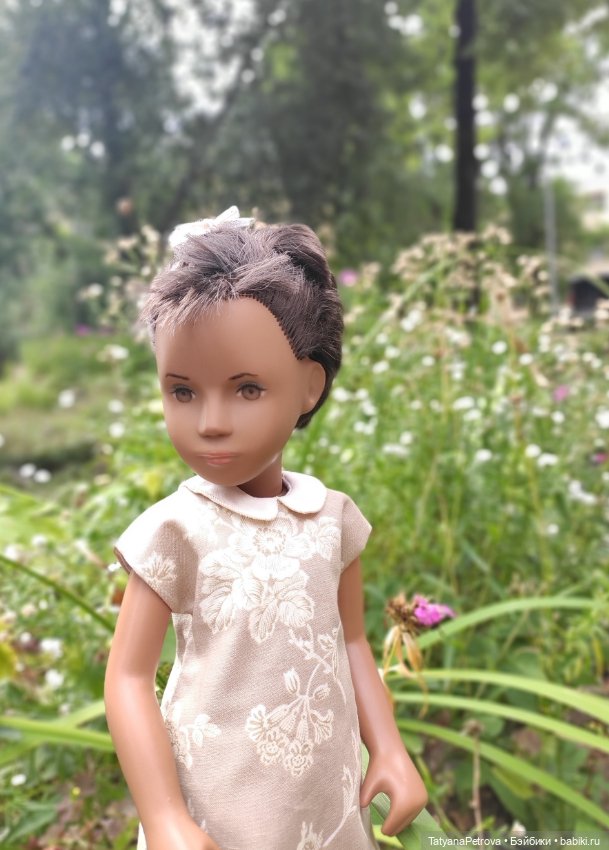 Цветы на платье. Саша долл