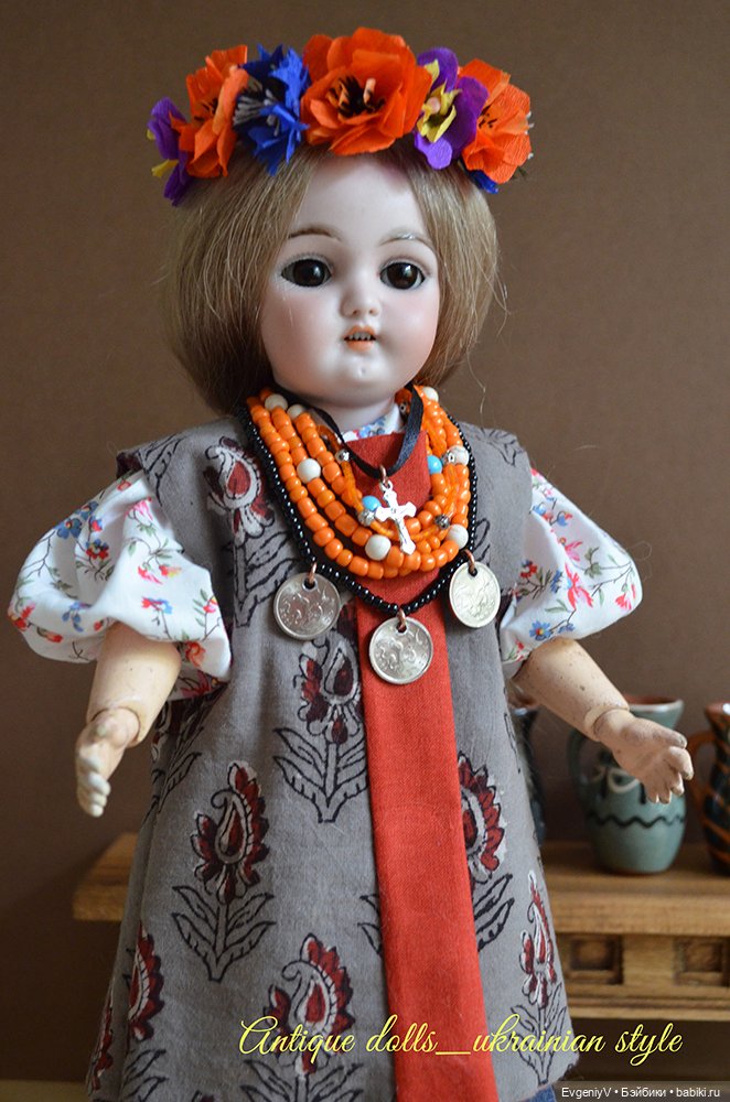 Маленькая Симон & Хальбиг примеряет украинский наряд (фото 2)