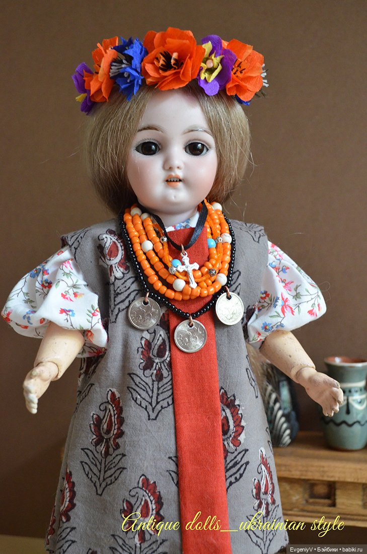 Маленькая Симон & Хальбиг примеряет украинский наряд (фото 4)