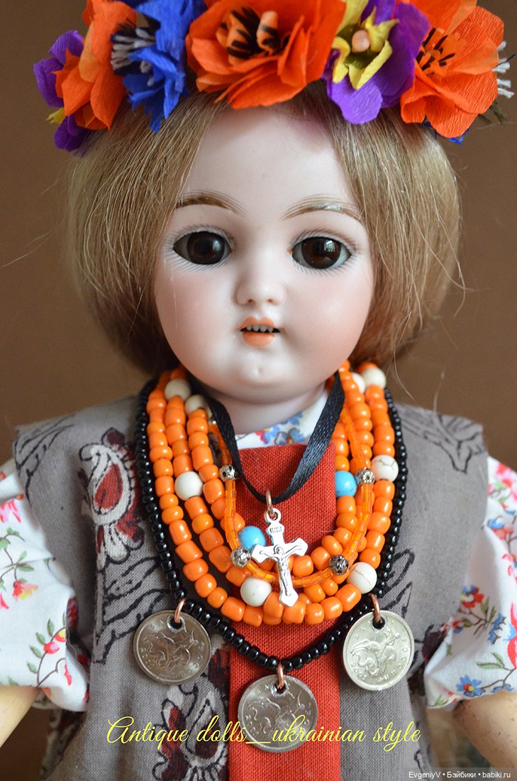 Маленькая Симон & Хальбиг примеряет украинский наряд (фото 10)