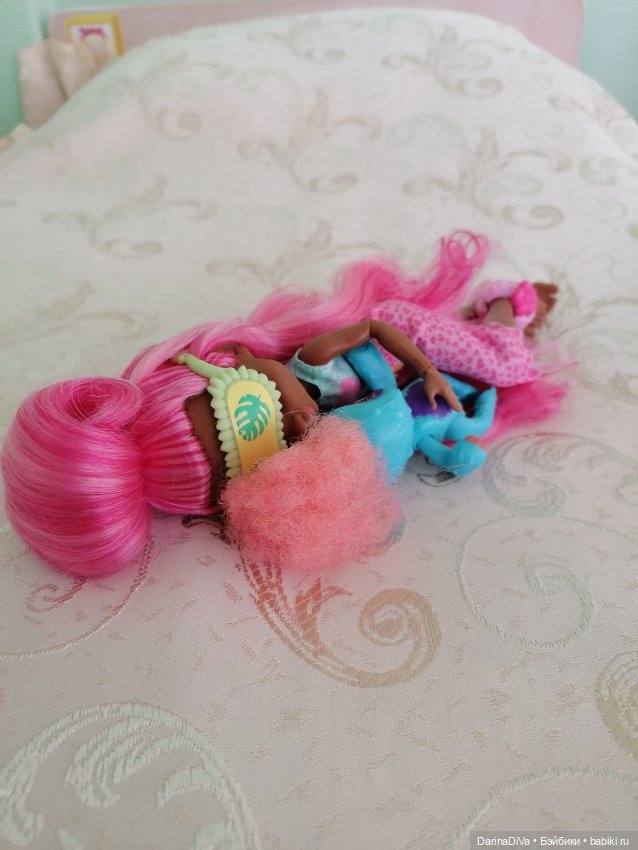 Неизбежная повторка персонажа. А у вас есть близнецы