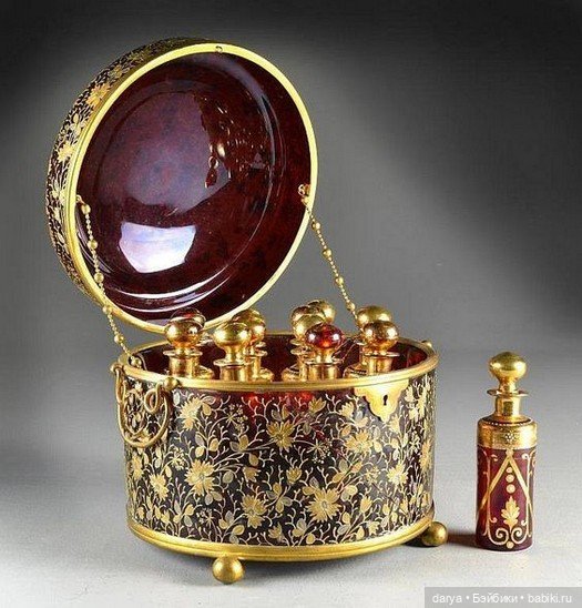 Антикварные флаконы для духов