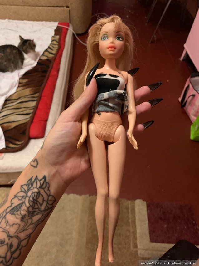 Помогите пожалуйста узнать какого года или какой коллекции кукла, написано на голове B2230 F73 не понятно 2230 или 223O кукла mattel ink (фото 3)