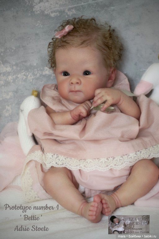 Bettie скульптора Adrie Stoete, автор прототипа Cheza Baby Nursery