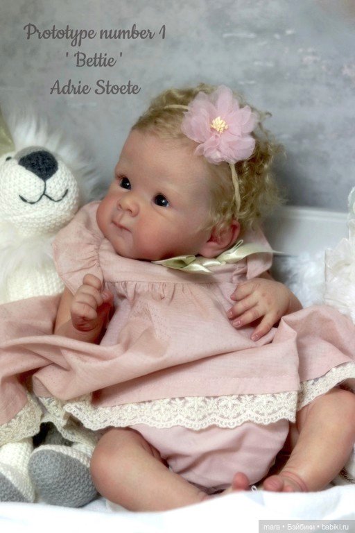 Bettie скульптора Adrie Stoete, автор прототипа Cheza Baby Nursery