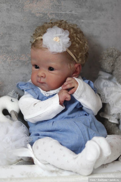 Bettie скульптора Adrie Stoete, автор прототипа Cheza Baby Nursery