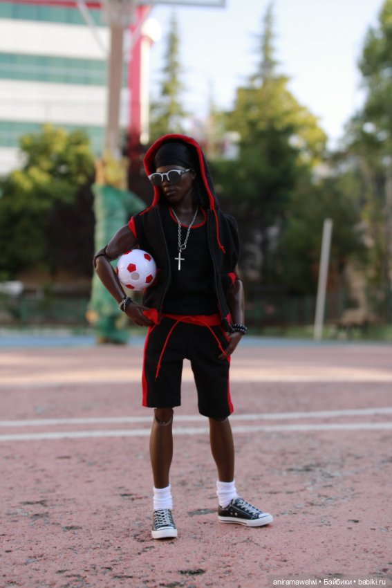 Джем на стадионе — Куклы Barbie (Барби): Looks (фото 3)