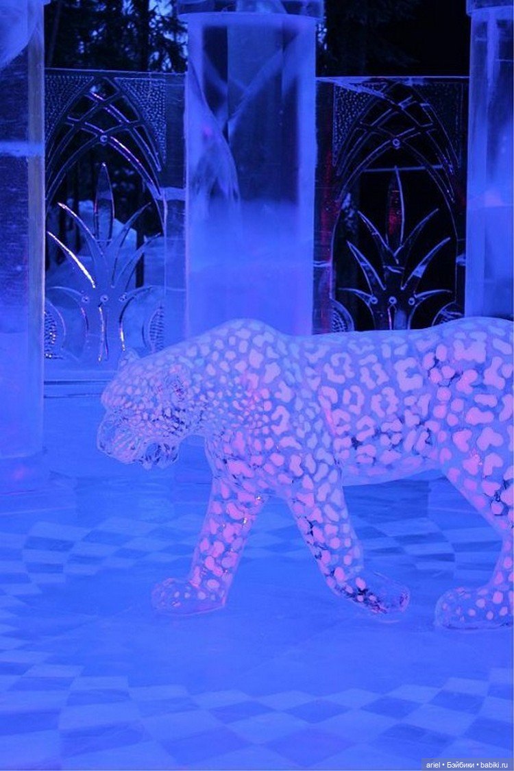 Удивительные ледяные скульптуры авторства одной семьи (фото 7)