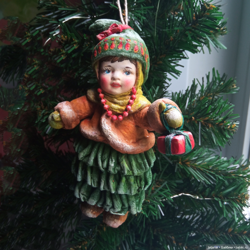 Ватная девочка в костюме елочки на елочку (фото 4)