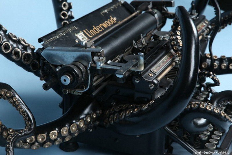 Печатная машинка-осьминог: скульптура Courtney Brown (фото 2)