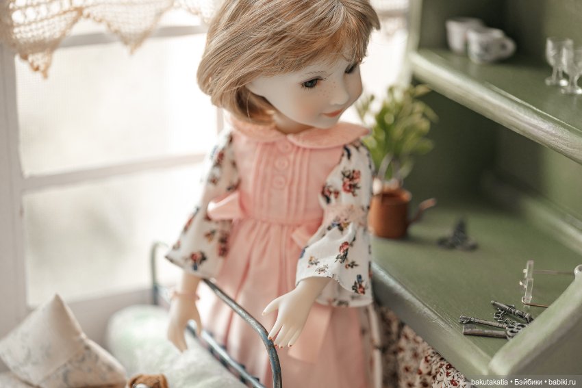 Ребекка в своей комнатке — Куклы Ruby Red (Руби Ред) Fashion Friends: Siblies (фото 8)