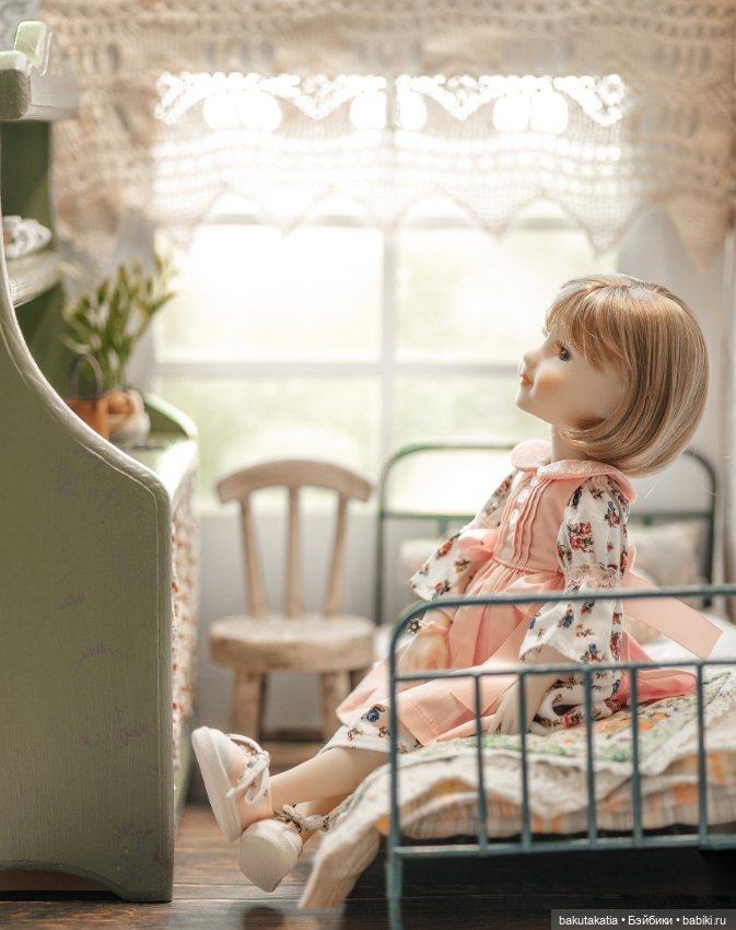 Ребекка в своей комнатке — Куклы Ruby Red (Руби Ред) Fashion Friends: Siblies