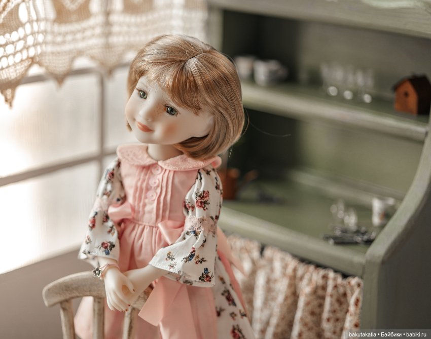 Ребекка в своей комнатке — Куклы Ruby Red (Руби Ред) Fashion Friends: Siblies (фото 4)