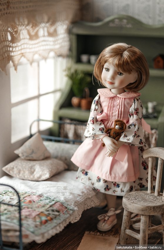 Ребекка в своей комнатке — Куклы Ruby Red (Руби Ред) Fashion Friends: Siblies (фото 9)
