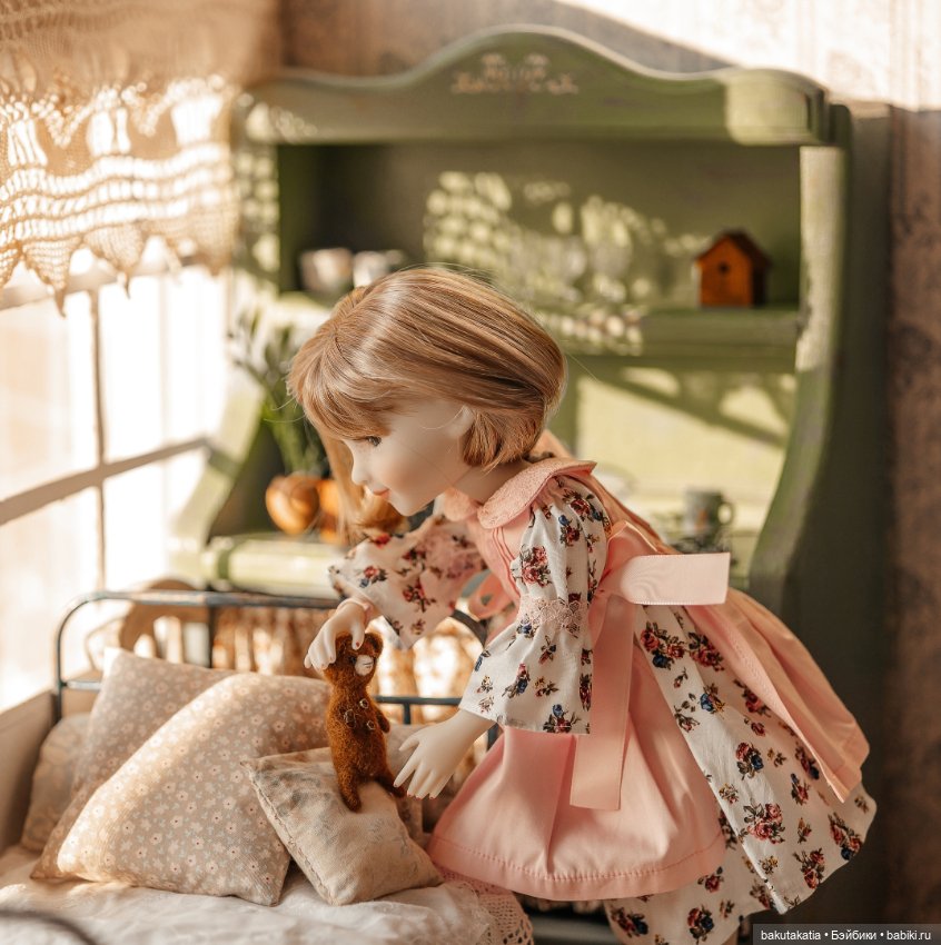 Ребекка в своей комнатке — Куклы Ruby Red (Руби Ред) Fashion Friends: Siblies (фото 10)