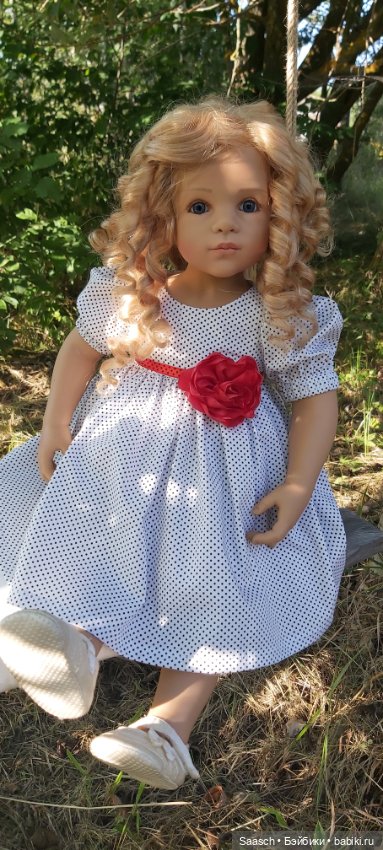 "Во дворе скрипят качели..."