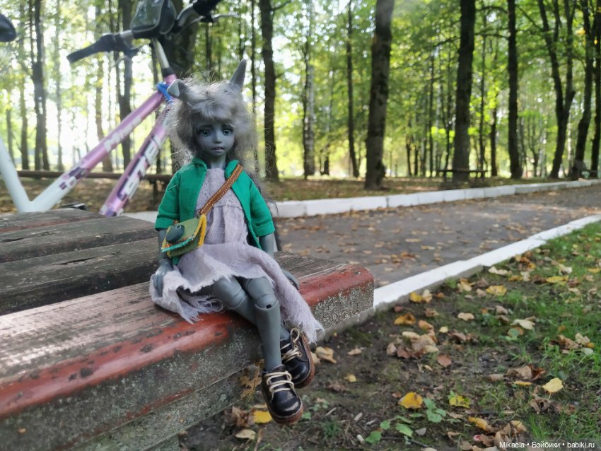 Уж дышит август сентябрем