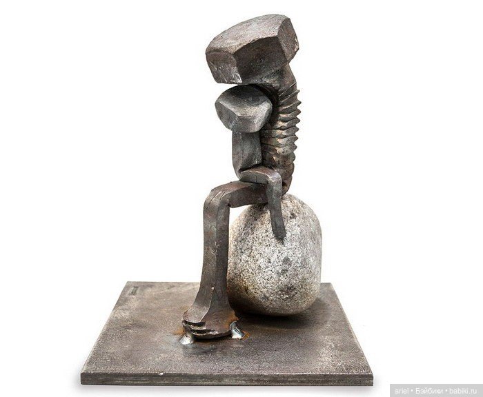 Очеловеченные скульптуры из стальных болтов