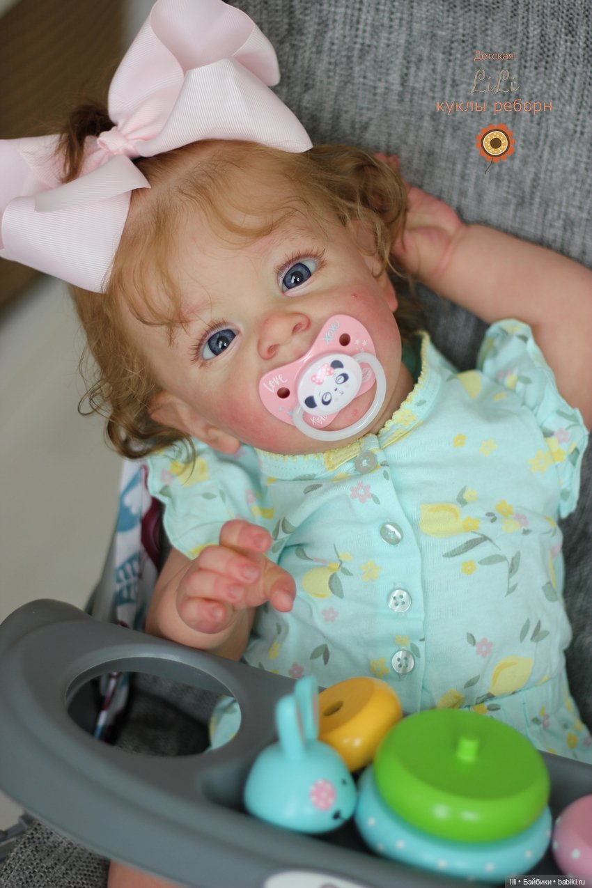 Улыбающаяся малышка из молда Янник