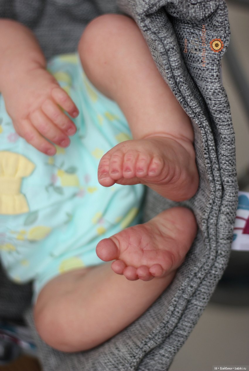 Улыбающаяся малышка из молда Янник