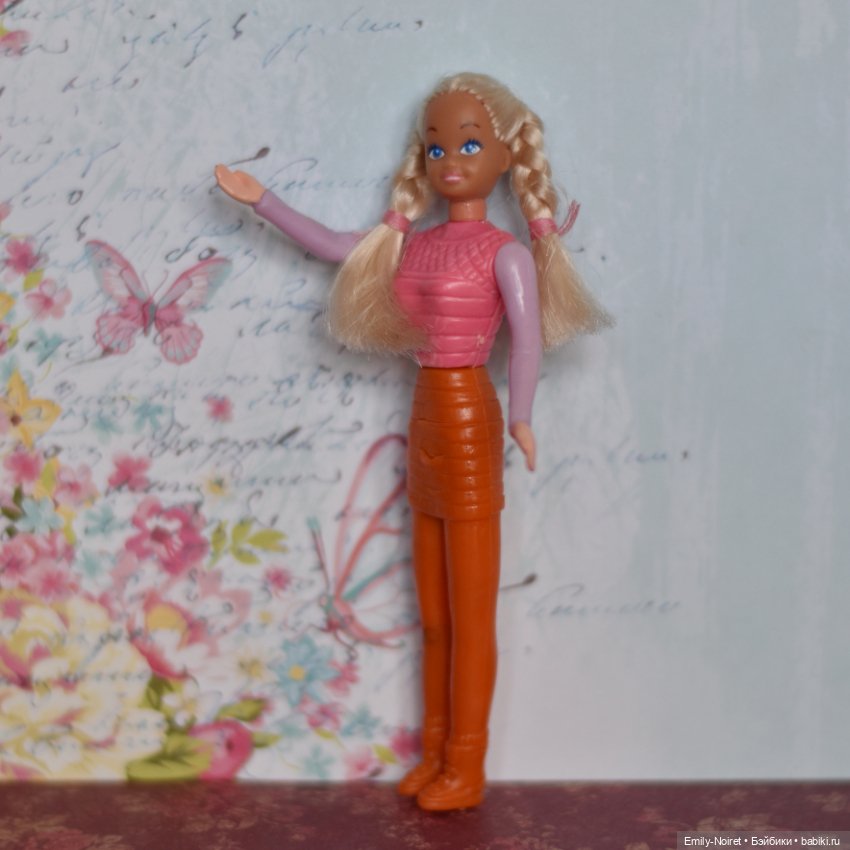 Мини-Барби и ее странная подружка (фото 3)
