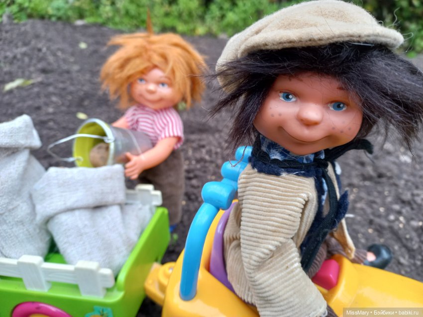 Деревенские мотивы. Урожай картошки