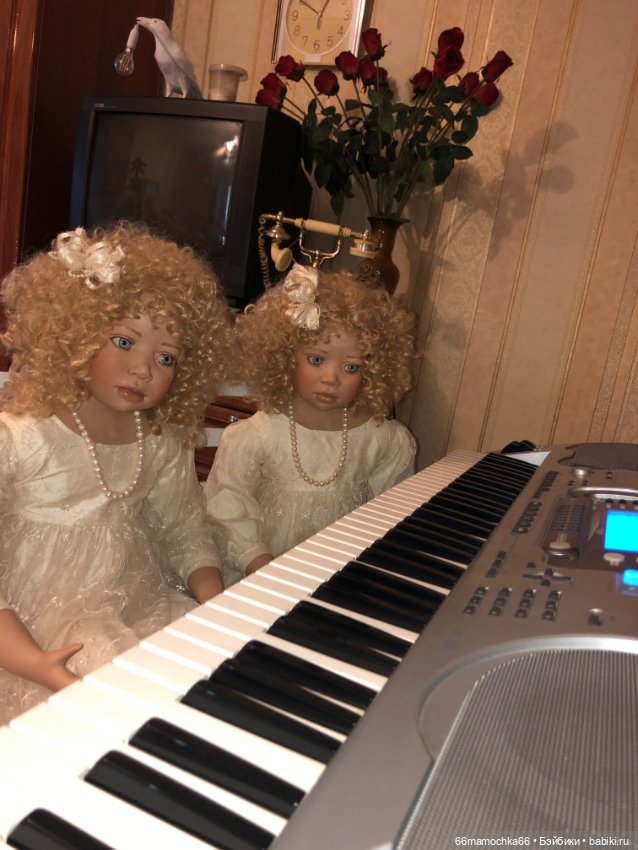 Я оглянулась посмотреть, не оглянулась ли она чтоб, посмотреть не оглянулась ли я