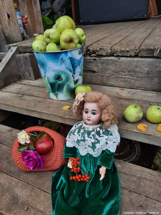 Немного изумруда в погожий осени денёк