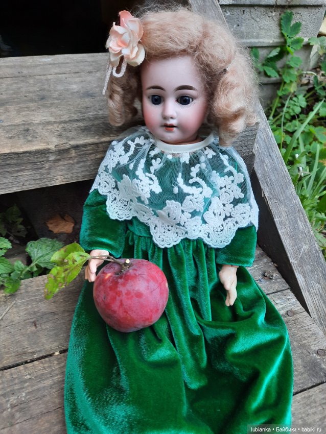 Немного изумруда в погожий осени денёк