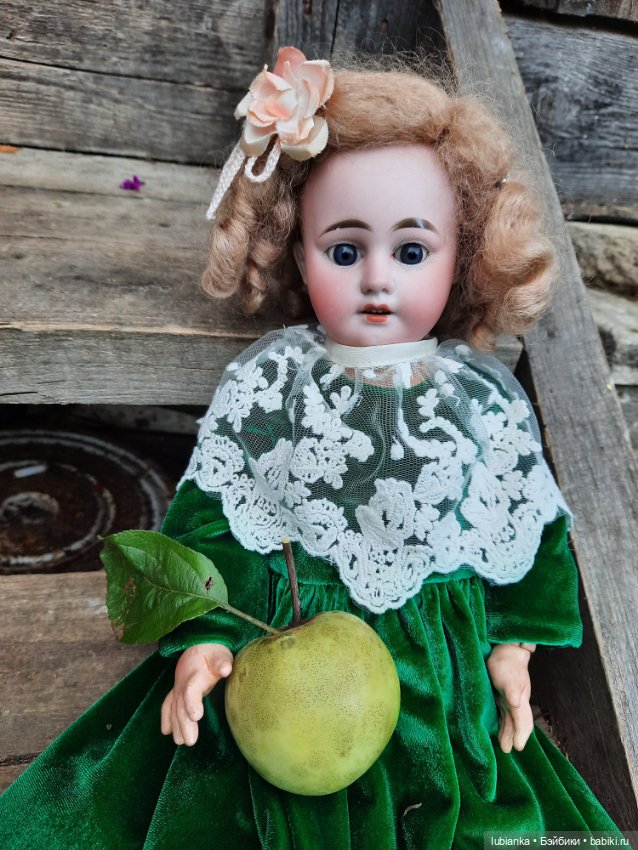 Немного изумруда в погожий осени денёк