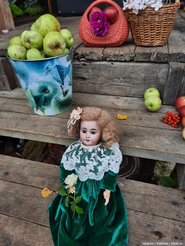 Немного изумруда в погожий осени денёк