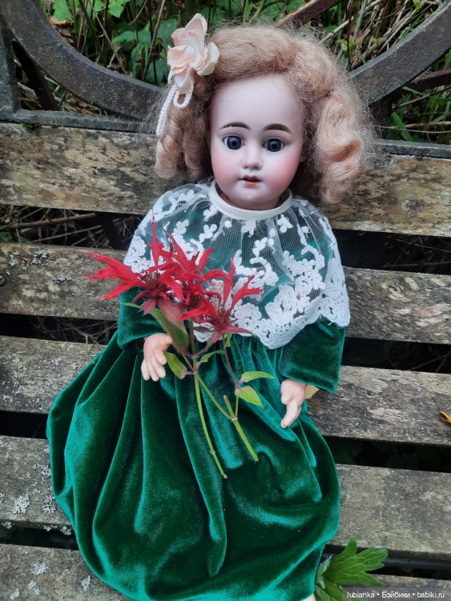 Немного изумруда в погожий осени денёк